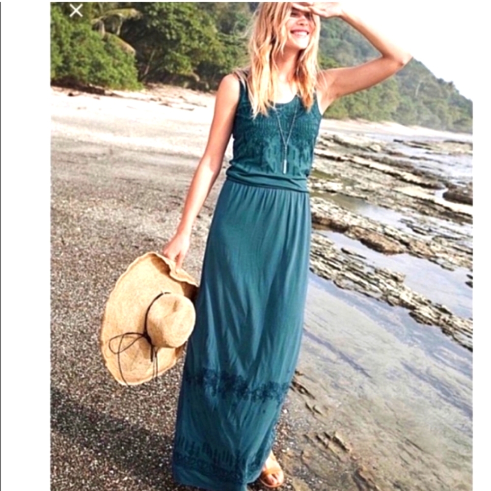 Garnet Hill embroidered knit maxi dress in Teal size medium